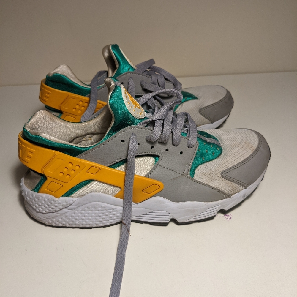 Nike Air Huarache US 9.5/UK 8.5